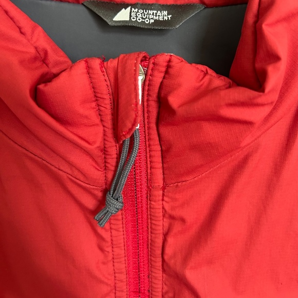 Medium MEC Red Ladies Primaloft Insulated Zip up Jacket Mountain Equipment Co-op - Picture 2 of 11